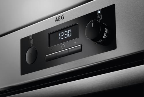 Электрический духовой шкаф AEG BEB351110M серебристый